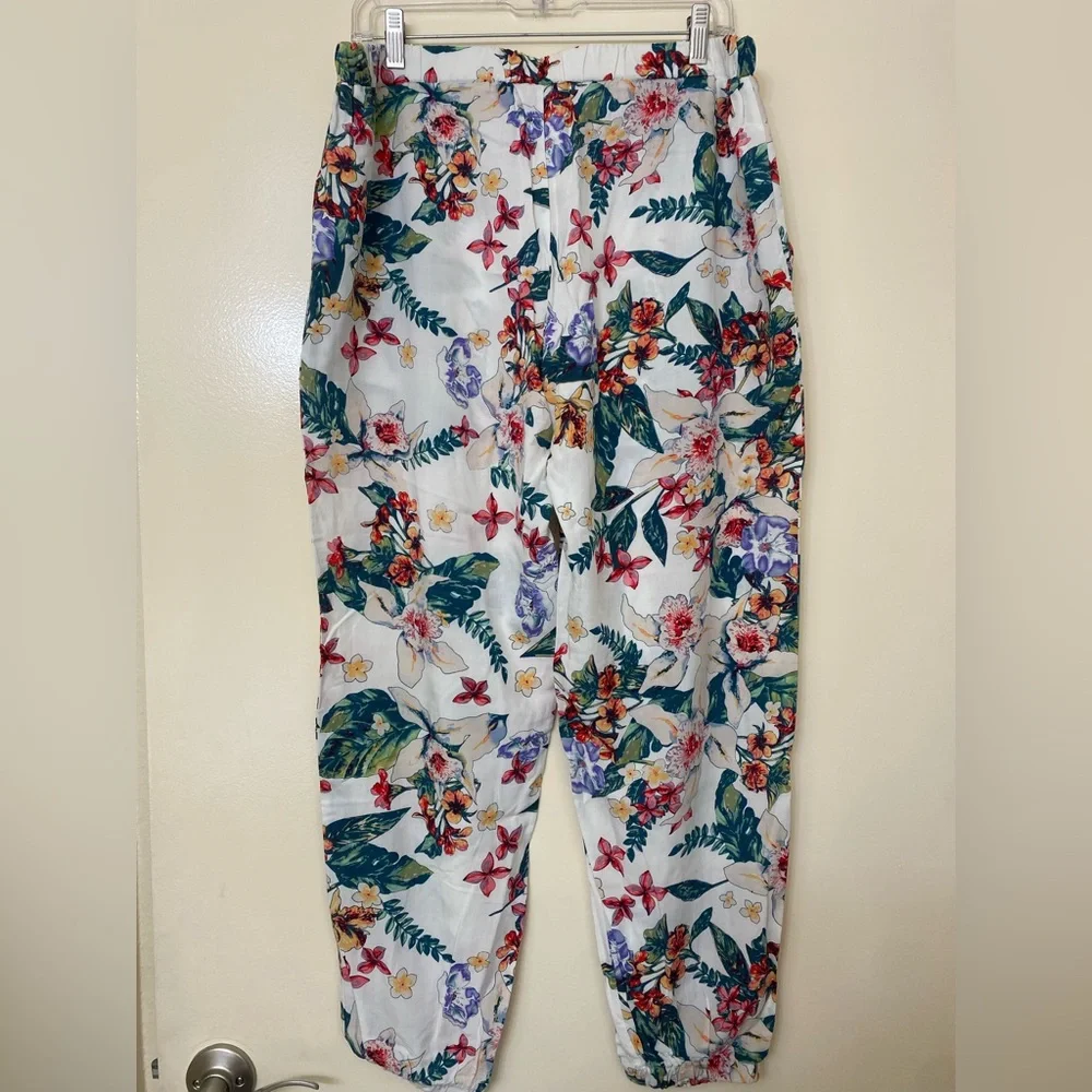 White Floral Pants - Picture 3 of 4